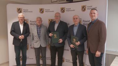 Umowa na przebudowę drogi Dzięcielec-Nawcz podpisana