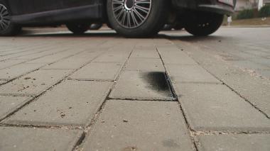 Strażników miejskich walka z plamami oleju