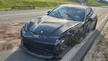 Młody kierowca nie zapanował nad Porsche 