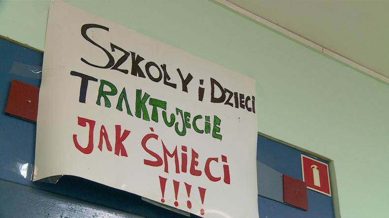Zamykają szkołę. Uczniowie protestują