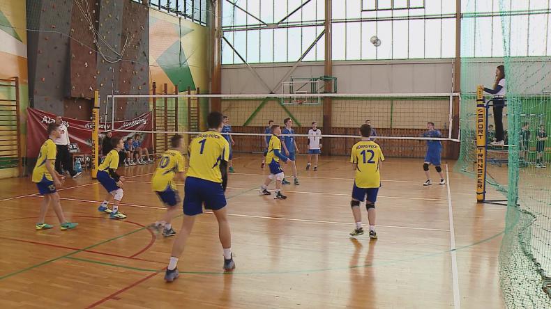 Młodzi siatkarze zaczęli świętowanie zaślubin