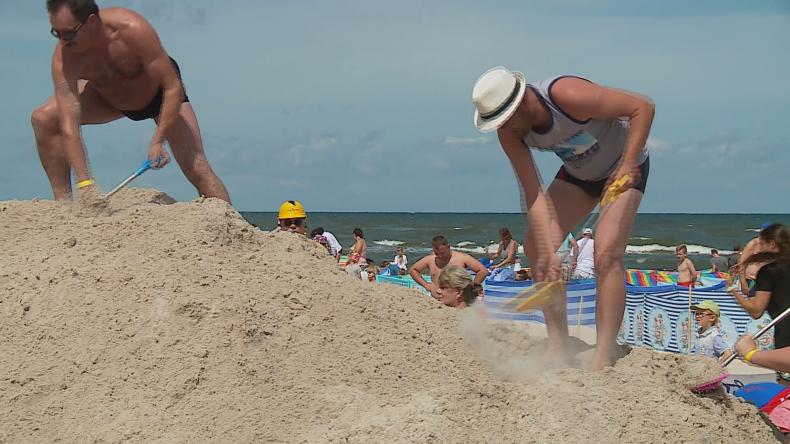 W półtorej godziny wyrosła górka na plaży