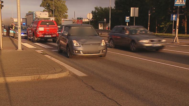 Potrącenie na krajowej szóstce, jedna osoba w szpitalu