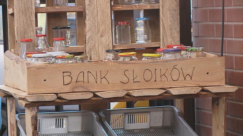 Bank słoików na wejherowskim targowisku