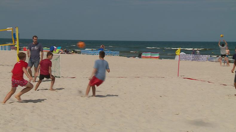 Piłka nożna zagościła na plaży w Dębkach