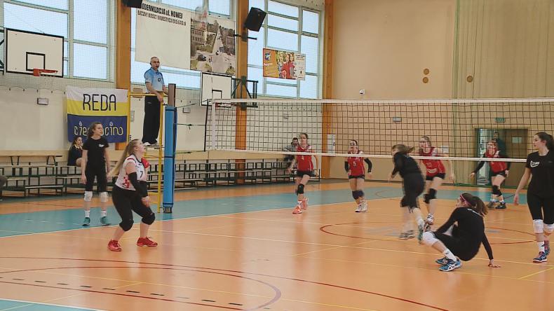 Elita młodych siatkarek rywalizuje w Redzie