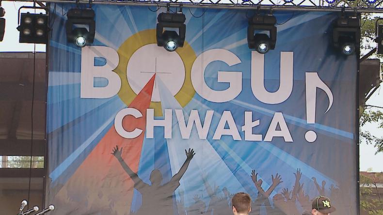 Modlitwa, taniec i śpiew - „Bogu-Chwała !” przyciągnęła tłumy