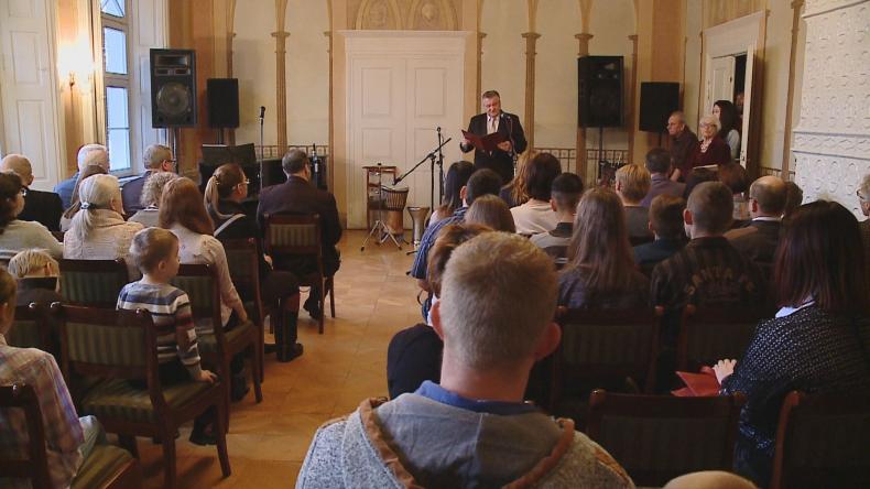 Setki dzieci z rodzin zastępczych apelują do prezydenta