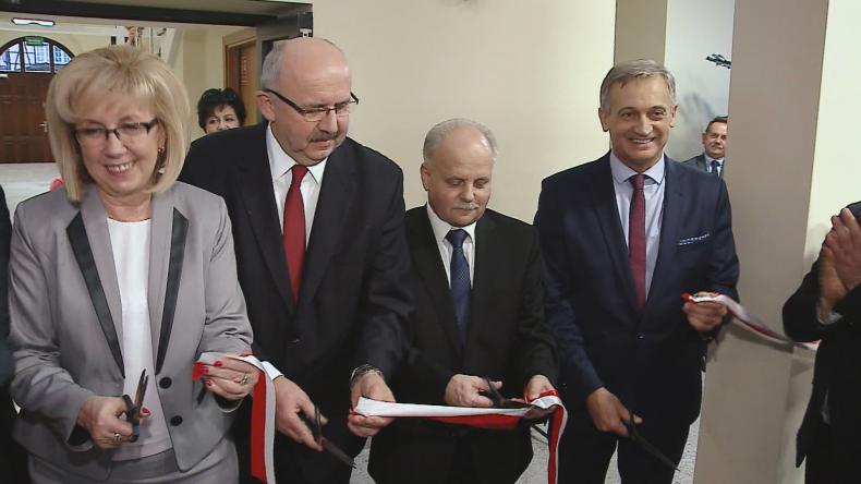 Po remoncie czas na nowe. Już działa nowy urząd w Redzie
