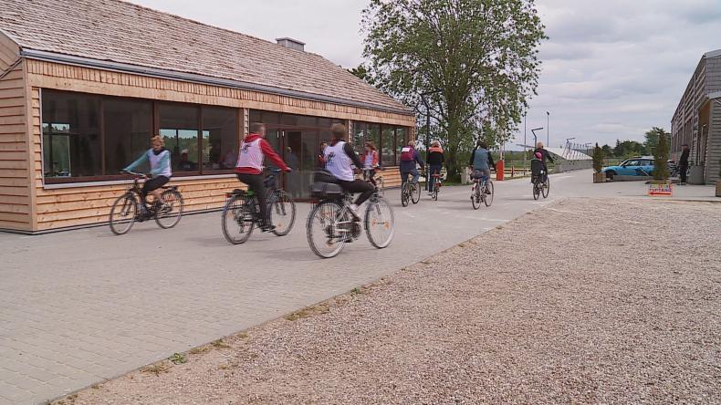 Rodzinnie spędzili niedzielę na rowerach