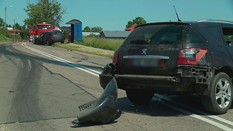 Zderzenie dwóch samochodów w Częstkowie