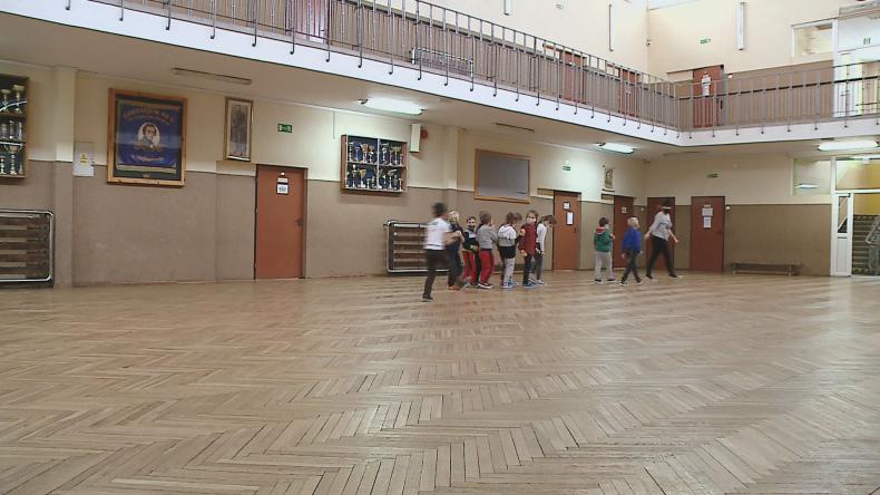 Radosny powrót do szkół pomimo zagrożenia