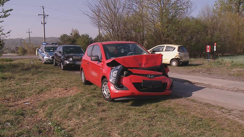 Zderzenie trzech aut na krajowej szóstce