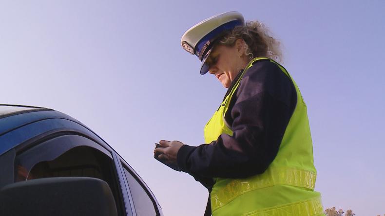 Tysiąc kontroli, 4 kolizje i libacja na cmentarzu