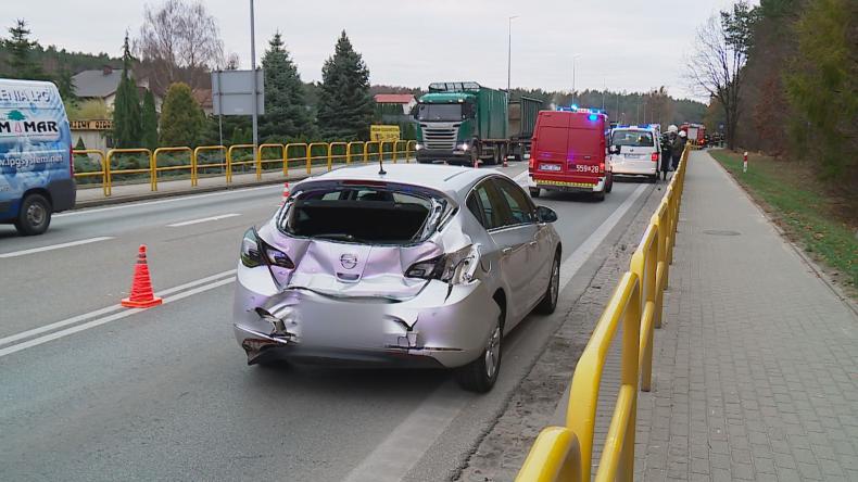Zderzenie osobówki i autobusu pełnego dzieci