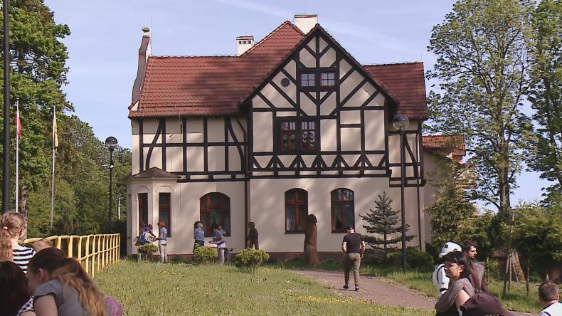 Dwory i pałace otworzyły się na odwiedzających