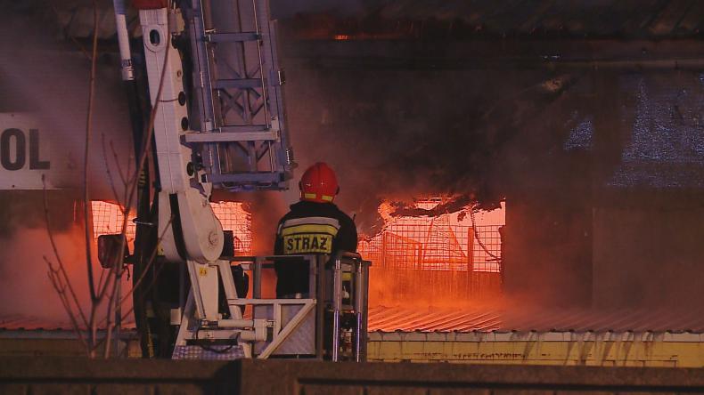 Ogromny pożar strawił halę w Gościcinie
