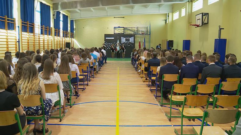 Maturzyści pomimo strajku odebrali świadectwa