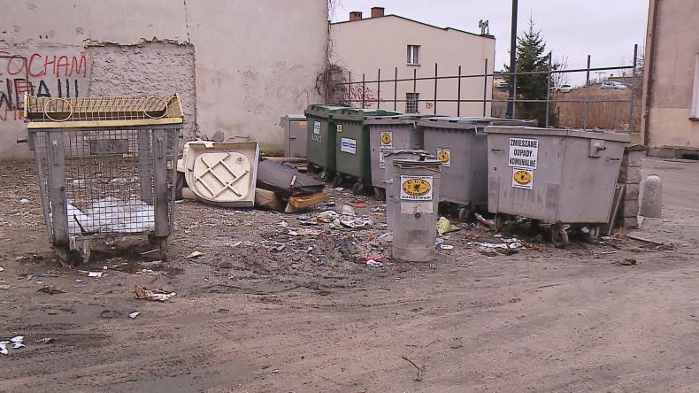 Wolą podrzucać śmieci niż płacić za ich wywóz