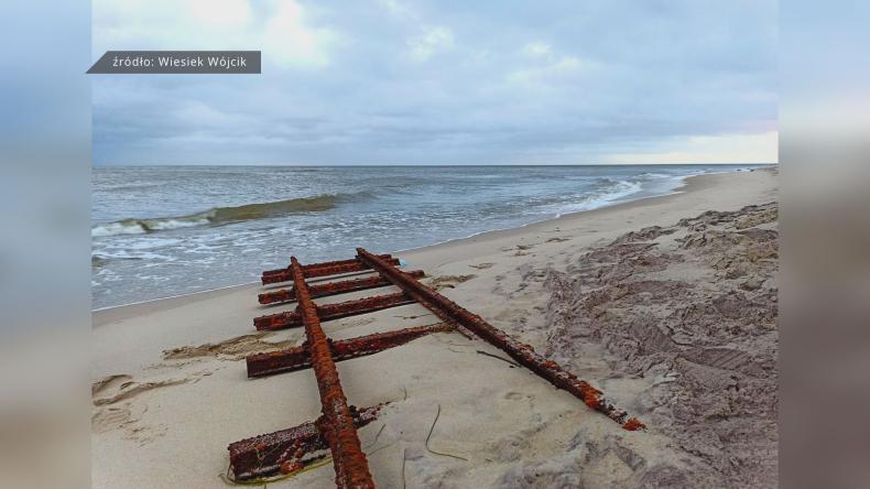 Tory na helskiej plaży