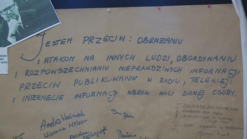 Żałoba w szkołach. Uczniowie wspominają śp. Pawła Adamowicza