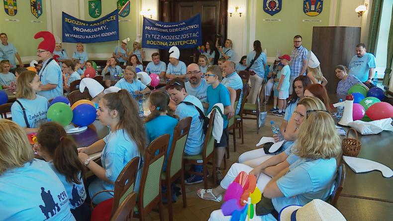 Smerfy promowały rodzicielstwo zastępcze