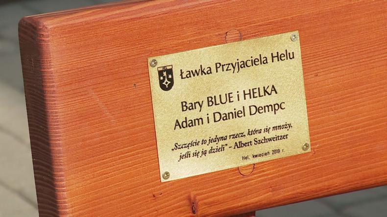 Ulica Wiejska ozdobiona łodziami