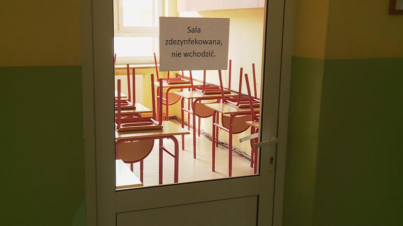 Szkoły i urzędy w nowych realiach