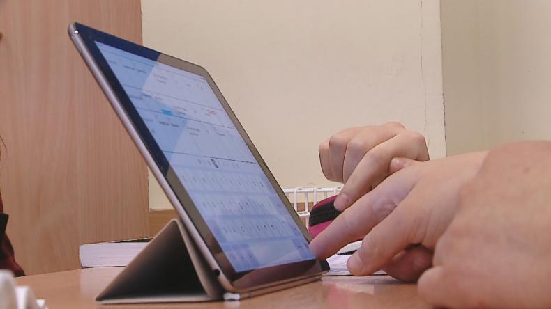 Lekcja chemii na tablecie