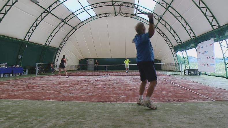 Rodziny walczyły na kortach