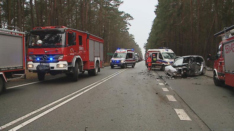 Wypadek na krajowej szóstce – nie żyje kierowca osobówki