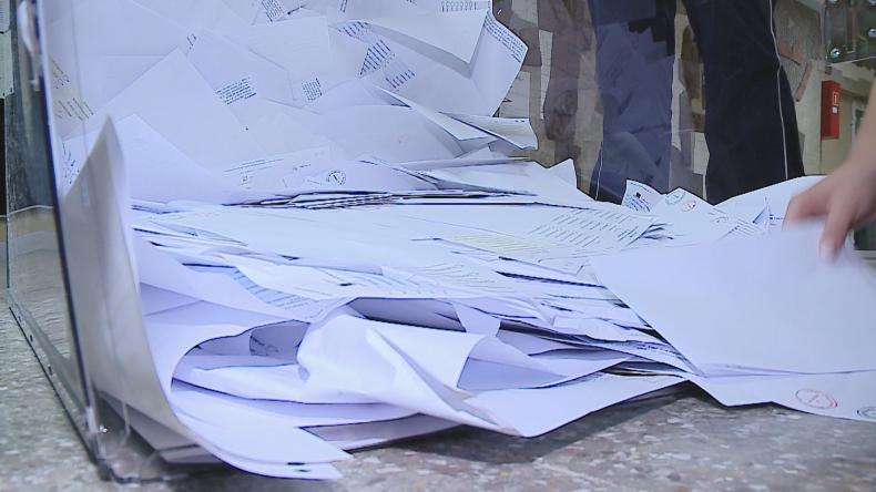 Głosy liczyli przez kilkadziesiąt godzin