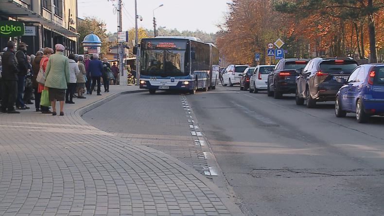 Dodatkowe autobusy na Wszystkich Świętych