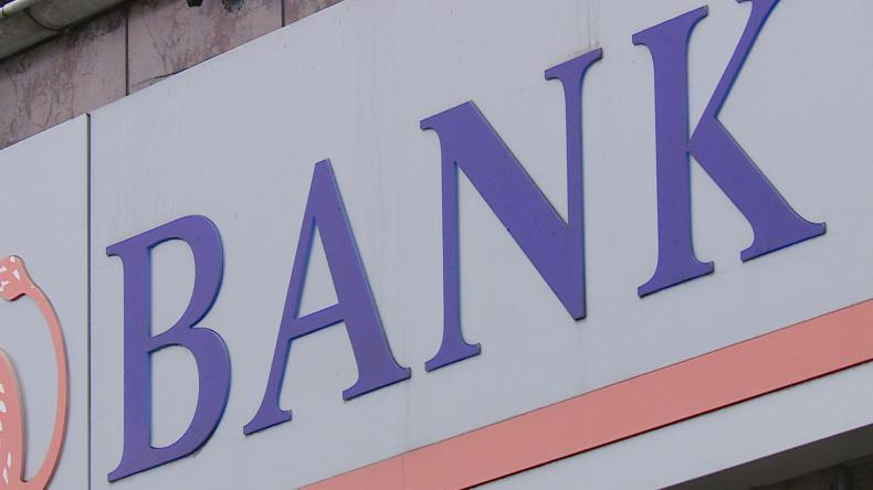 Zabrakło mu pieniędzy na święta – napadł na bank