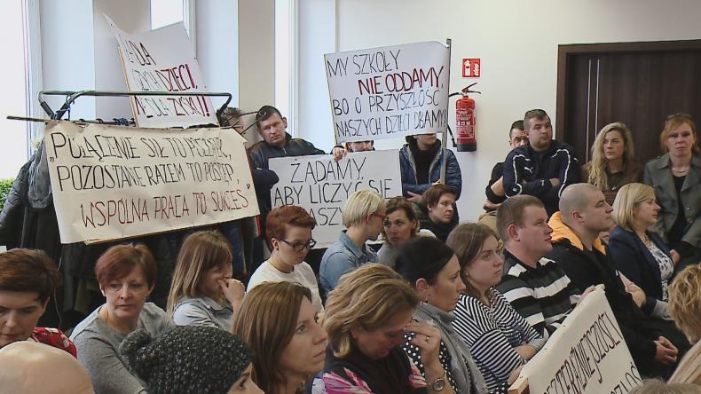 Zmiany w kolejnych szkołach? Rodzice mówią „nie!"