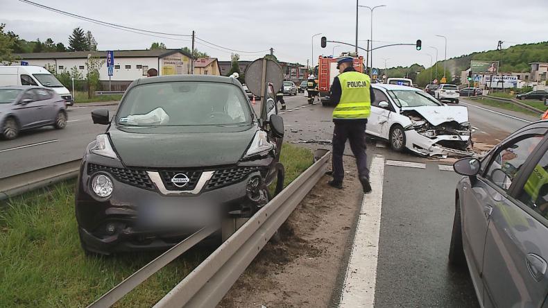 Zderzenie dwóch osobówek na DK6