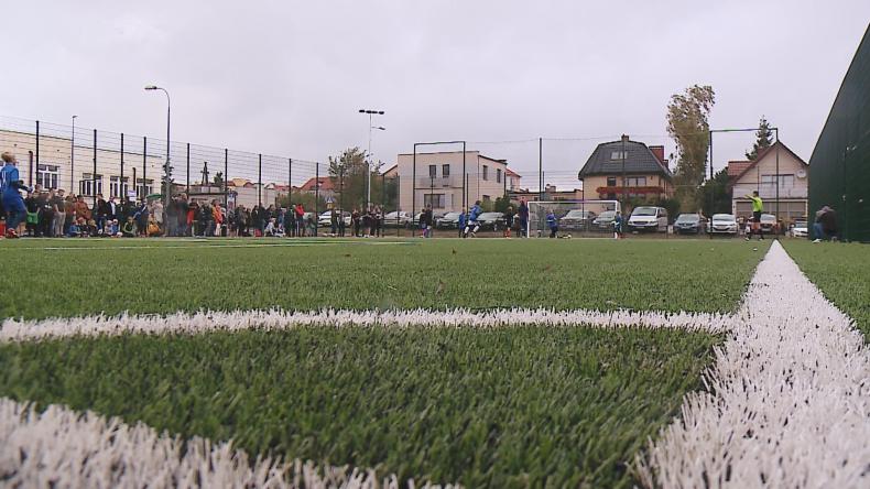 Redzianie będą szlifować formę na nowym boisku