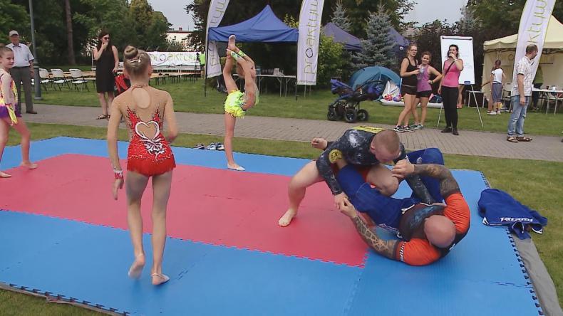 Kluby z powiatu prezentują swoją ofertę