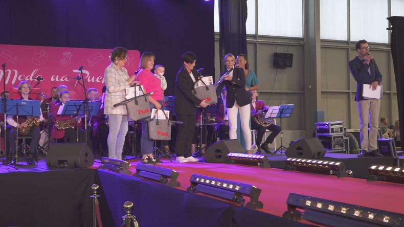 Moda na Puck – poMOCne Fale Kobiecości