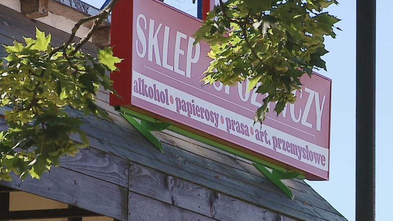 Kto pije pod sklepem sołtysa?