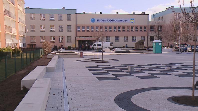 Plac przed Szkołą Podstawową nr 4 już gotowy