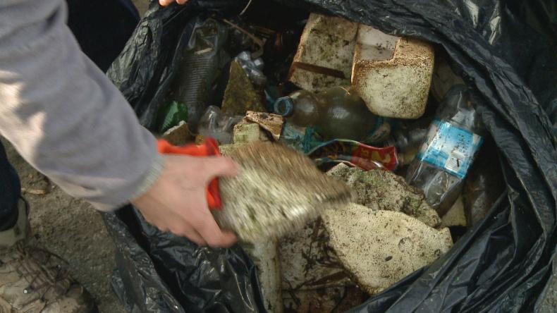 Chcą pływać, najpierw muszą posprzątać rzekę