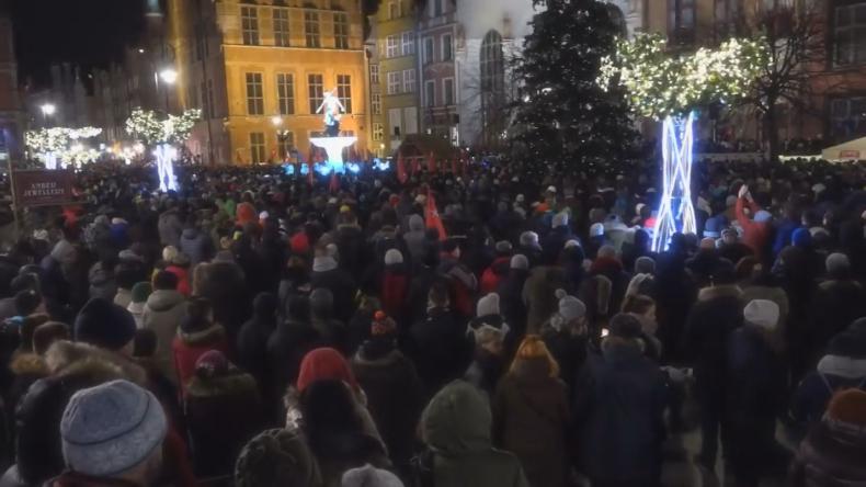 Tłumy na Długim Targu w hołdzie Pawłowi Adamowiczowi
