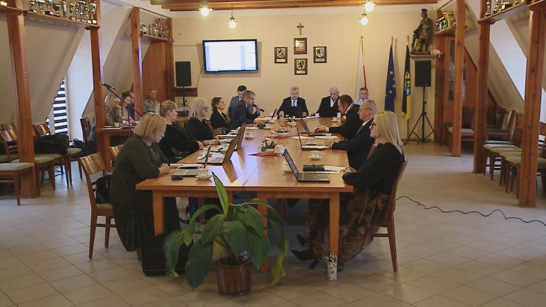 Zmiany w budżecie i podwyżki na sesji w Luzinie