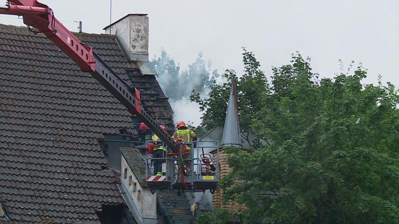 Pożar dachu w Szkole Podstawowej nr 9 w Wejherowie