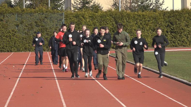 Uczniowie pobiegli w Biegu Tropem Wilczym