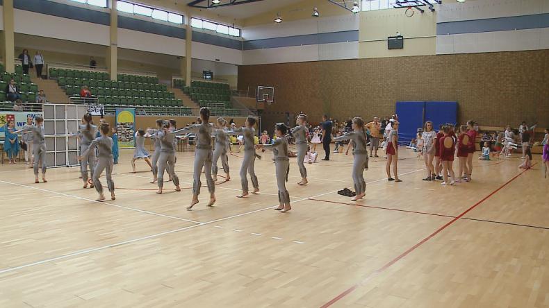 Setki młodych tancerzy w Bolszewie