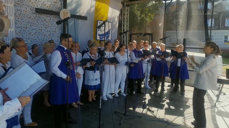 Pielgrzymi dotarli do Pucka przez wody zatoki