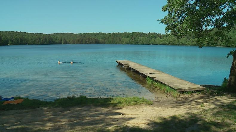 Zakaz kąpieli w jeziorze w Bieszkowicach
