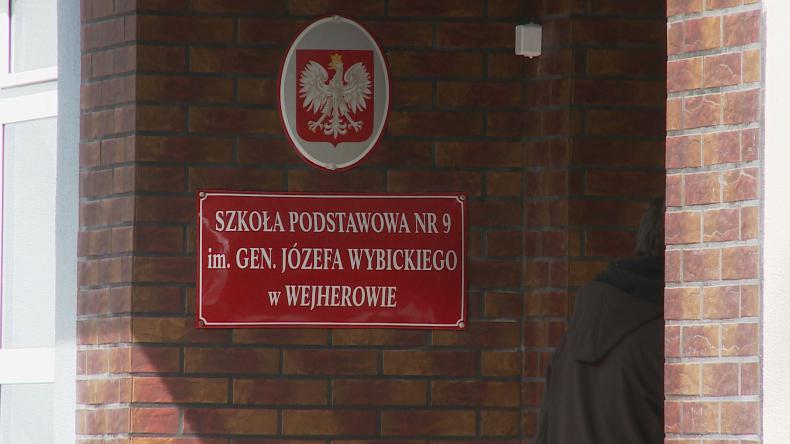 Szkoły zamknięte jeszcze przez miesiąc